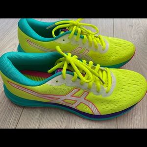 ASICS Gel Excite 7 running shoes size 10